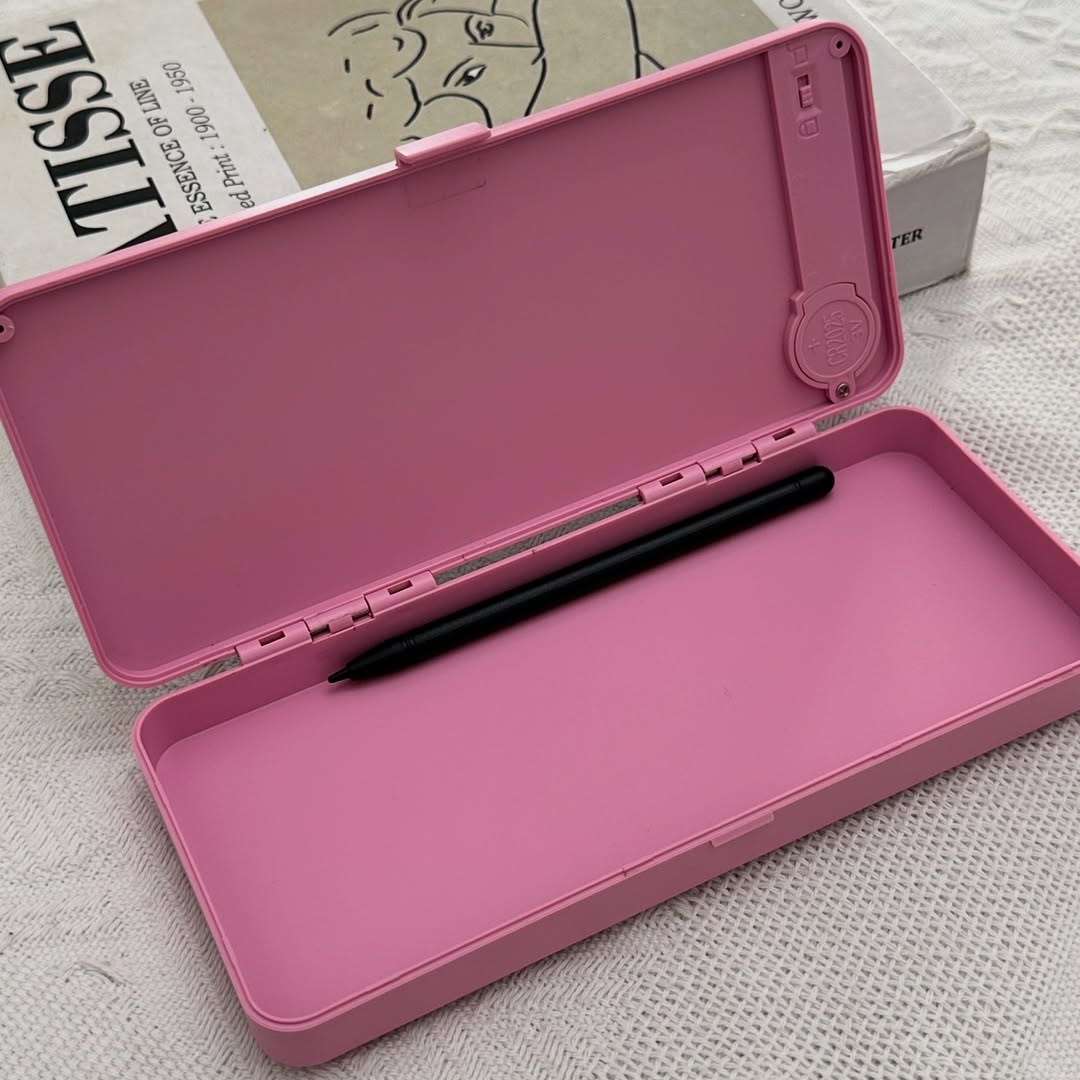 Kids pen box with 3D drawing pad